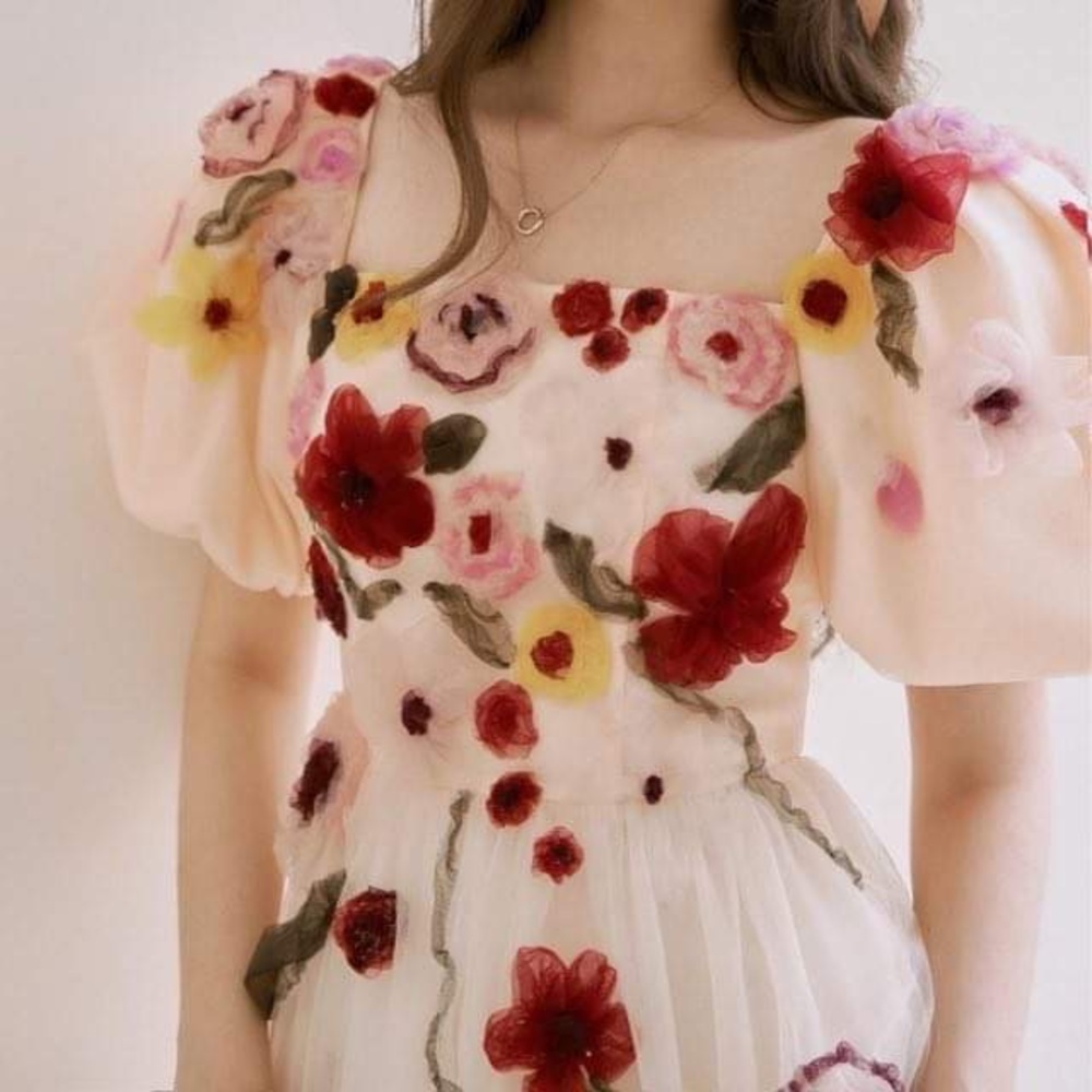 So pretty dress, New tag, local brand, Xs size (84-66-90) Cm, Beige color